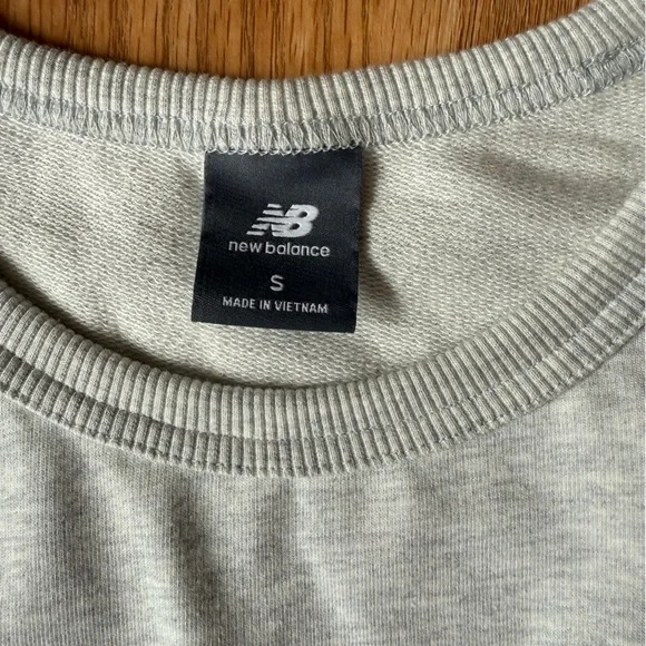 New Balance Boston Crop - Picture 4 of 4